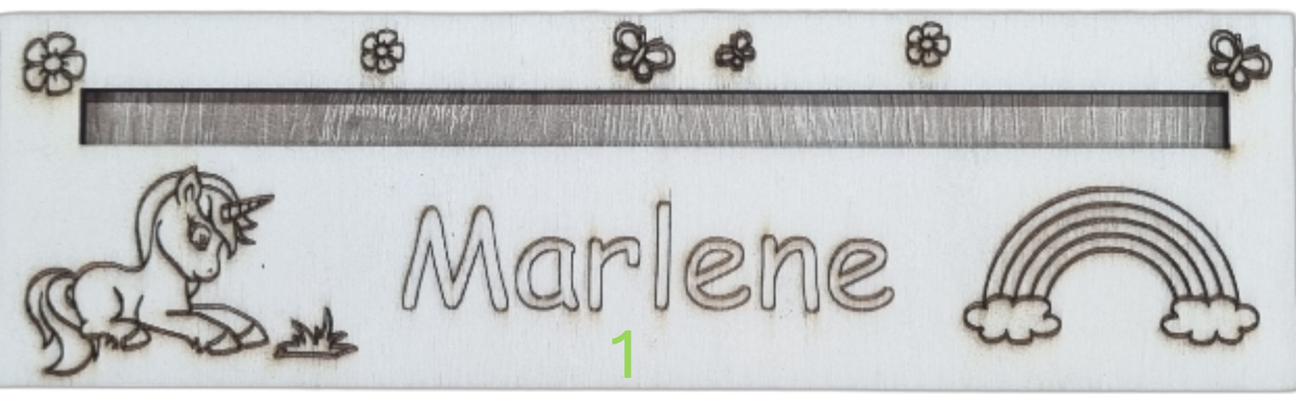 Personalisierte Lesehilfe aus Naturholz